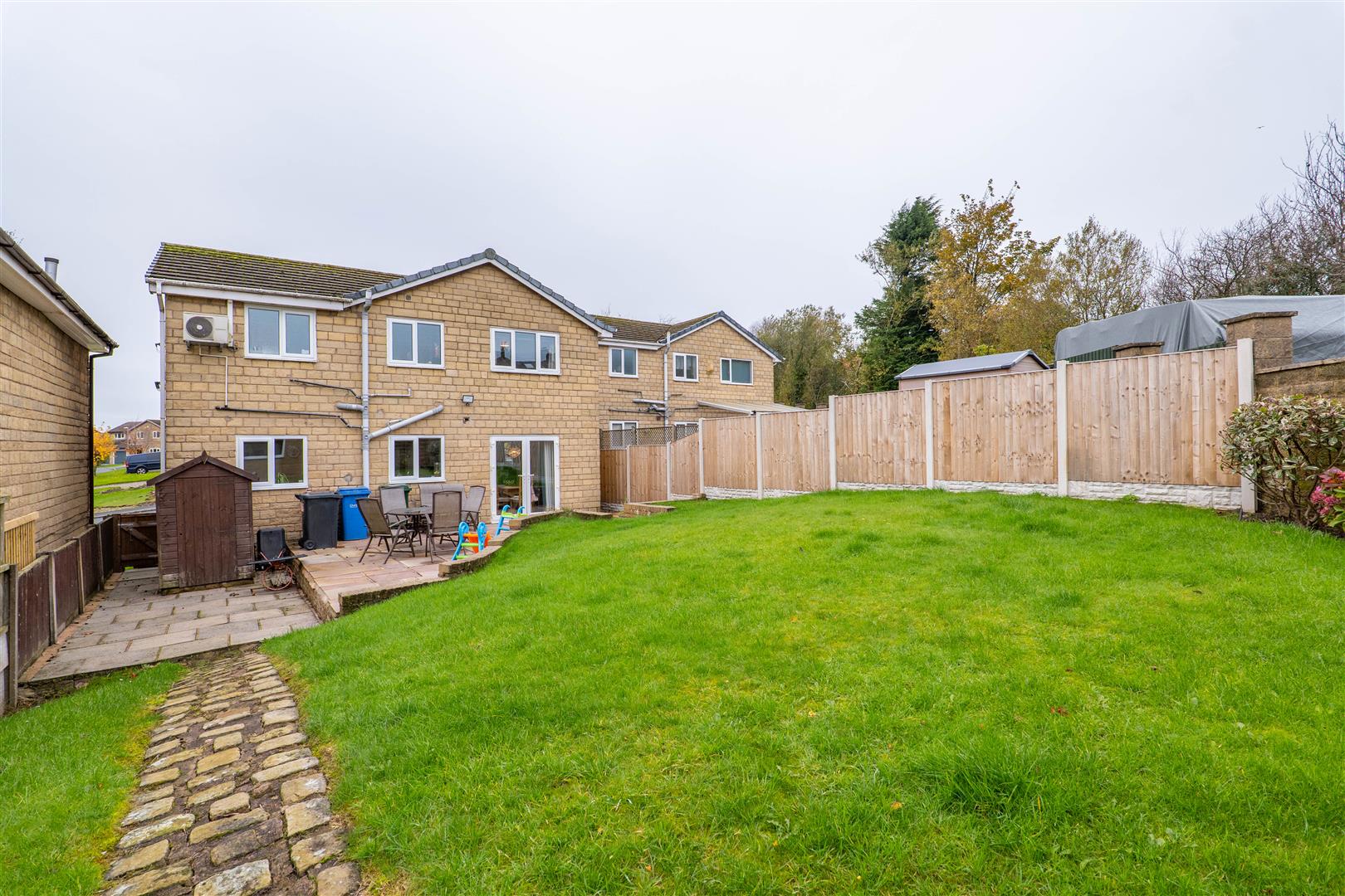4 bed property in Fellstone Vale, Chorley